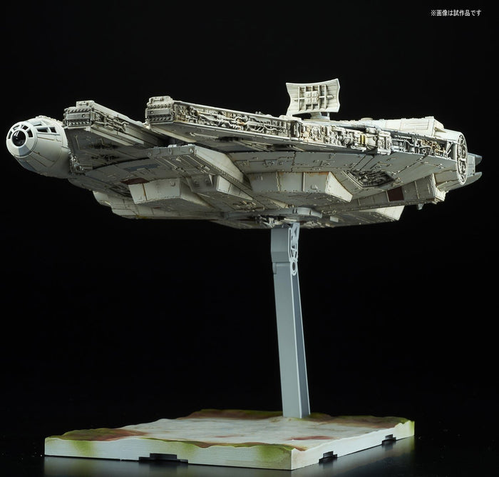 Bandai Spirits - Star Wars The Last Jedi - Millennium Falcon 1/144 Scale Plastic Model Kit (2392987)