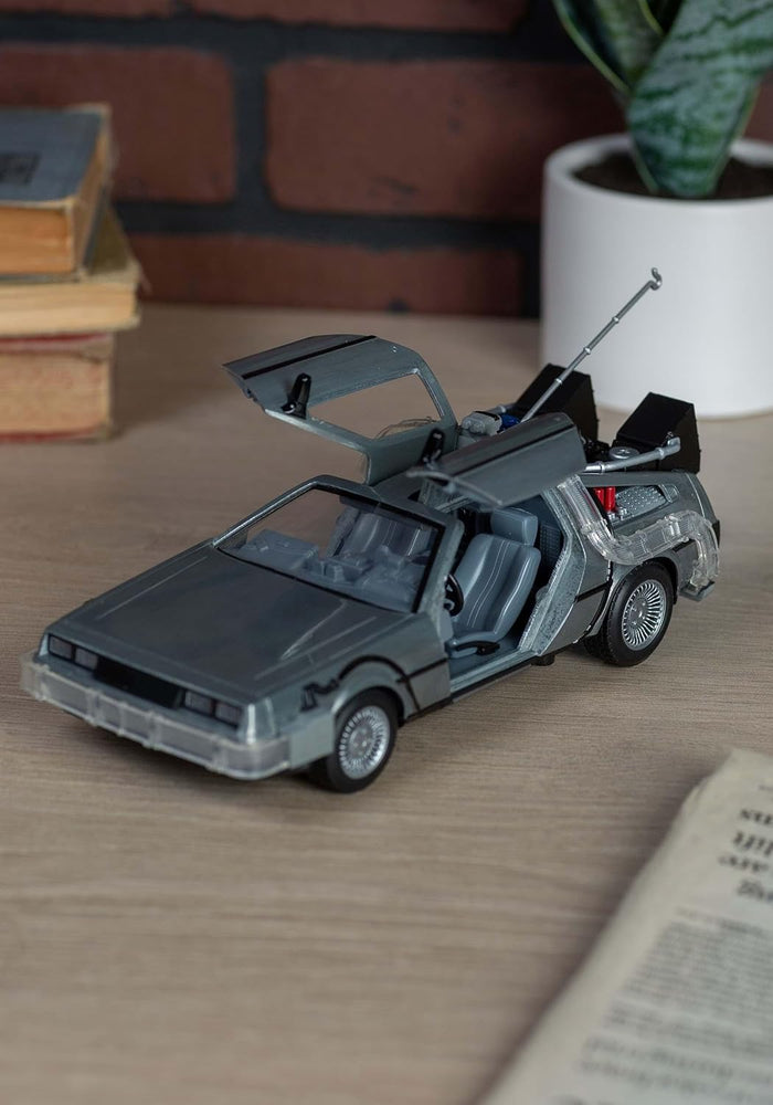 Hollywood Rides - Back to the Future: DeLorean Time Machine 1:24 Scale Die-Cast Vehicle w/Lights 32911 LOW STOCK